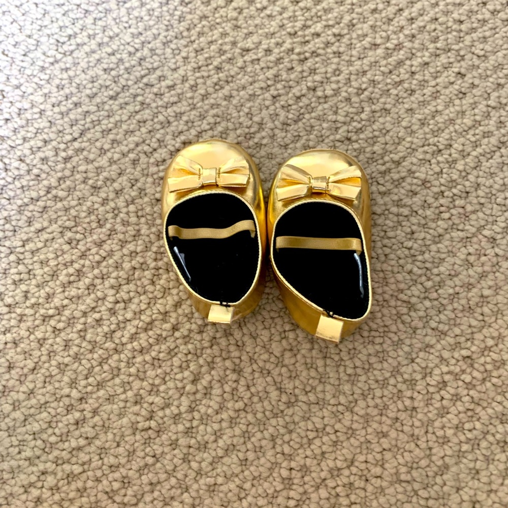 HUDSON BABY gold shoes, size 6-12m